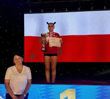 Adriana Dubiel ze Szkoły w Trzebownisku zdobyła tytuł Mistrzyni Świata w Aerial Silks