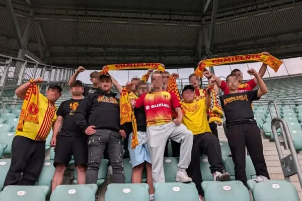 14 fanatyków z Chmielnika na wyjeździe we Wrocławiu. FC Chmielnik przywozi 3 punkty