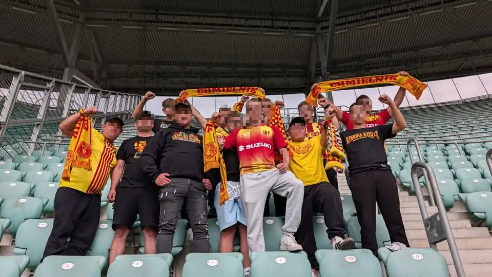 14 fanatyków z Chmielnika na wyjeździe we Wrocławiu. FC Chmielnik przywozi 3 punkty