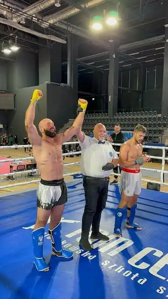 Strażak z Głogowa Małopolskiego mistrzem Polski służb mundurowych w kickboxingu