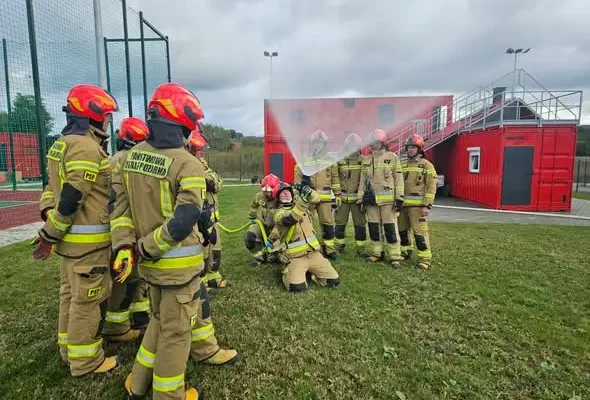 Strażacy z Brzozowa szkolili się z gaszenia pożarów wewnętrznych