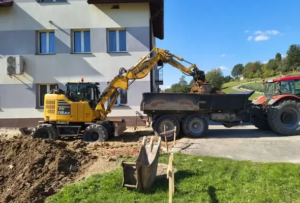 Rusza rozbudowa remizy OSP w Szklarach – pierwsze prace ziemne