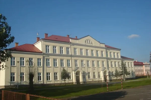 Pierwszaki z 1F eksperymentują ze zmysłami i uczą się oceny koleżeńskiej