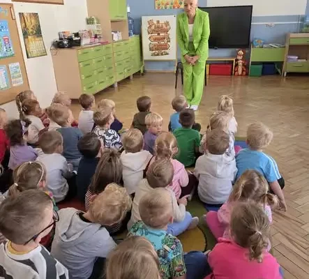 Czytanie na dywanie w Bajkowej Krainie – inauguracja akcji czytelniczej