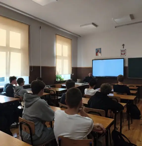 Sokołów Młp.: policjant uczył uczniów, jak reagować na przemoc rówieśniczą