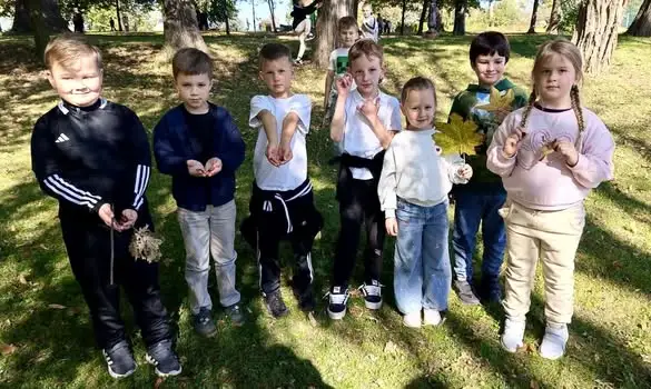 Jesienny spacer uczniów z Dynowa – pełen kosz darów natury