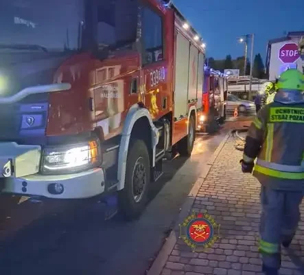 Pożar busa przy ul. Partyzantów w Rzeszowie – akcja strażaków
