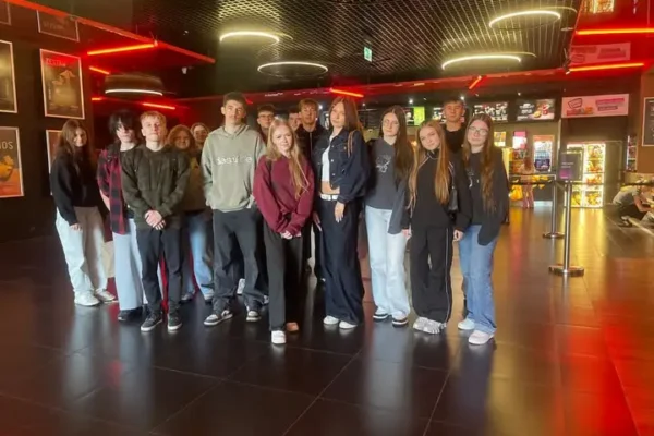Integracyjny wyjazd klasy 4THI do Rzeszowa – kino, pizza i wspólne chwile