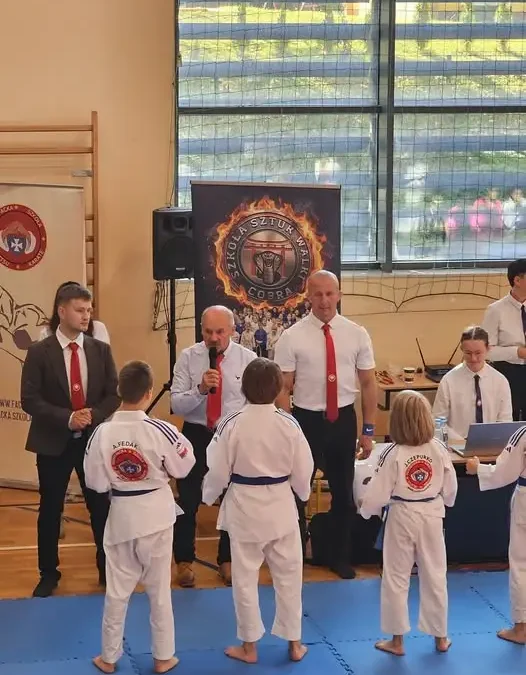 Turniej karate w Tyczynie z burmistrzem w roli sędziego