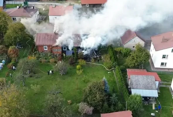 Pożar domu w Świlczy. Sześć zastępów straży walczyło z ogniem