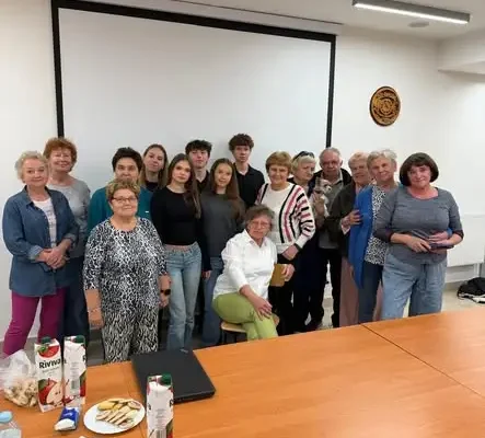 Cyfrowi Sąsiedzi: rzeszowscy licealiści uczą seniorów, jak nie dać się oszukać