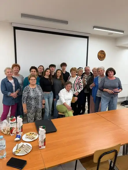 Cyfrowi Sąsiedzi: rzeszowscy licealiści uczą seniorów, jak nie dać się oszukać