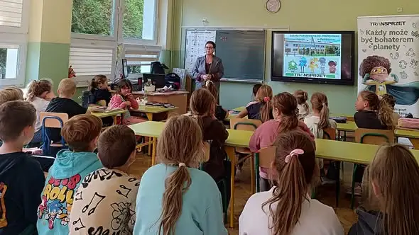 Gmina Krasne stawia na ekologię – warsztaty segregacji odpadów w trzech szkołach