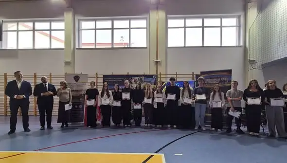 Głogów Małopolski: 41 uczniów odebrało stypendia burmistrza za wyniki w nauce
