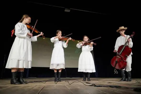 Młodzi Lasowiacy z Kamienia triumfują na I Festiwalu w Sędziszowie Małopolskim
