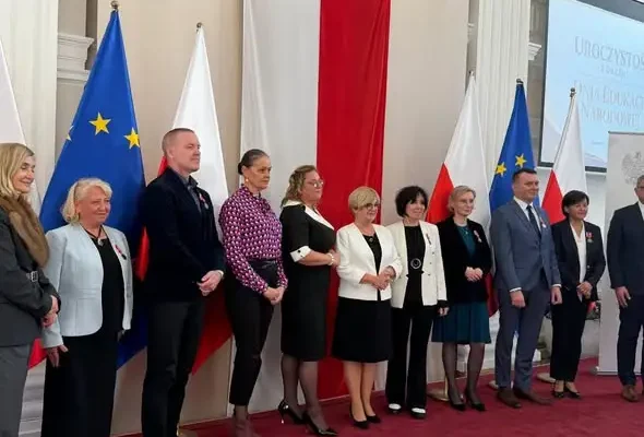 Pięcioro nauczycieli z Gminy Głogów Małopolski odebrało medale Komisji Edukacji Narodowej