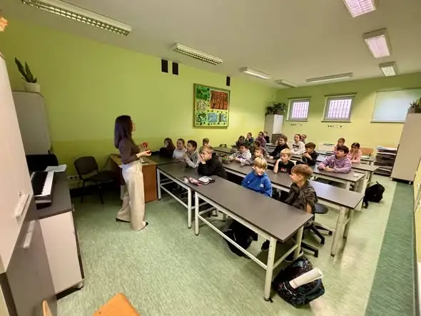 Lekcja empatii w klasie 4c – warsztaty o przemocy rówieśniczej