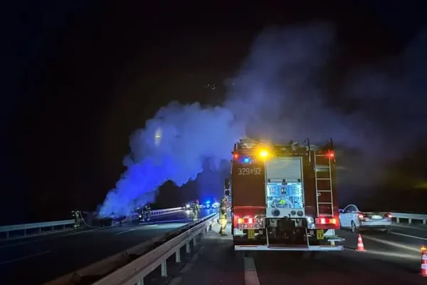 Pożar mercedesa na DK97 – interweniowały zastępy OSP Rzeszów-Załęże