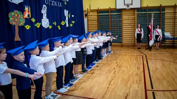 Pierwszoklasiści złożyli ślubowanie i zostali pełnoprawnymi uczniami