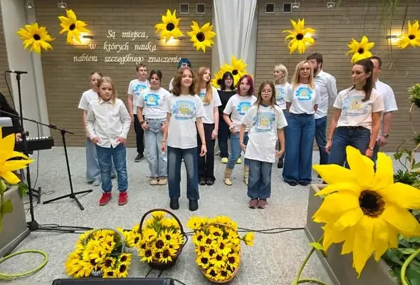 Dzień Edukacji Narodowej w szkole w Łańcucie – nagrody i gratulacje