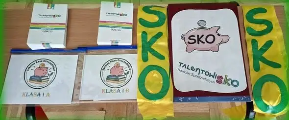 Pierwszoklasiści ze Świlczy oficjalnie w SKO – apel i upominki od banku