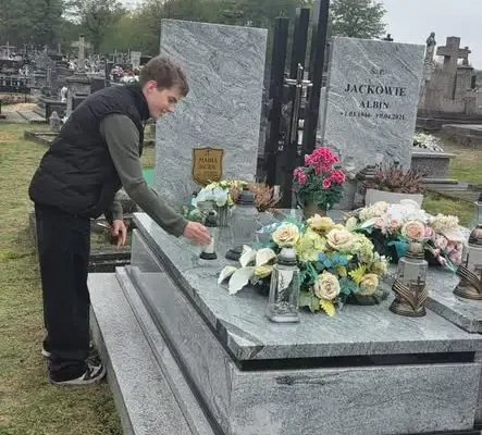 Uczniowie z Sokołowa Młp. i Rakszawy odwiedzili cmentarze przed Wszystkimi Świętymi