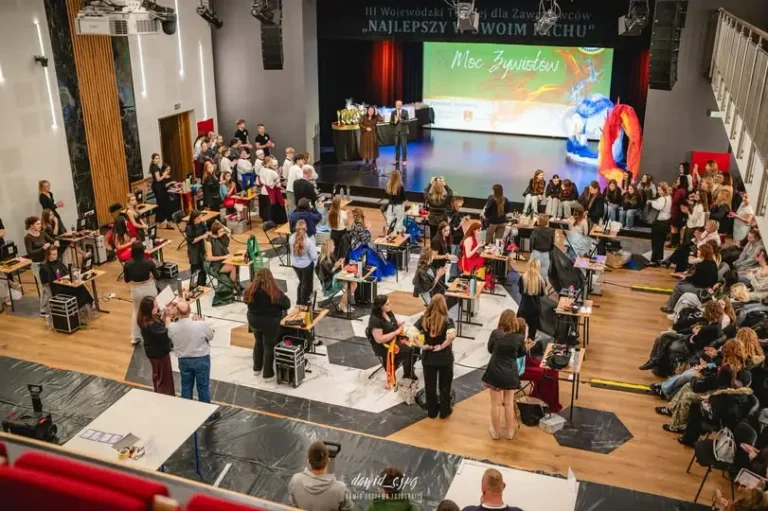 Turniej zawodowy w Kamieniu: młodzież zmierzyła się z tynkami, fryzjerstwem i gastronomią