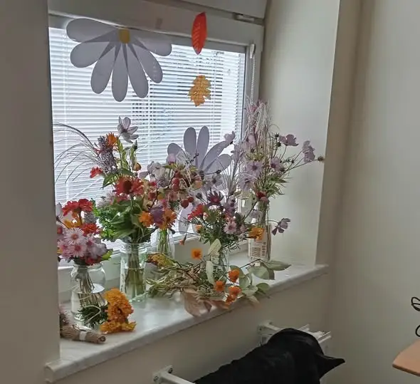 Uczniowie tworzyli jesienne bukiety – warsztaty z botaniki i florystyki