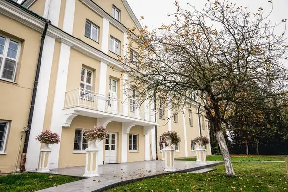 Łąka: pałac, folwark i ślady dawnej rezydencji – historia, która wciąż żyje