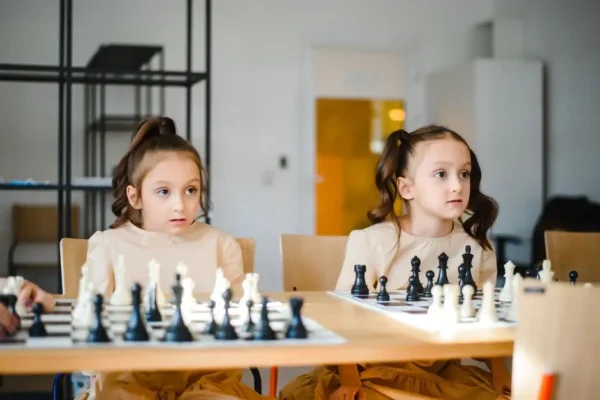 Sześć medali w warcabach! Uczniowie z sukcesem na Mini-Olimpiadzie w Kielcach