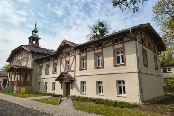Hyżne: zabytkowy dworek i Izba Pamięci generała Sikorskiego otwarte po remoncie