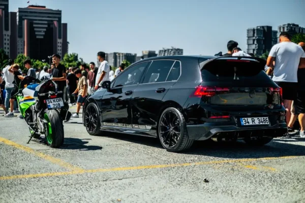 Motoryzacyjne spotkanie w Trzebownisku i Łące – 52 samochody i 4 motocykle